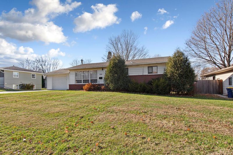 856 Valley View Rd, Faribault, MN 55021
