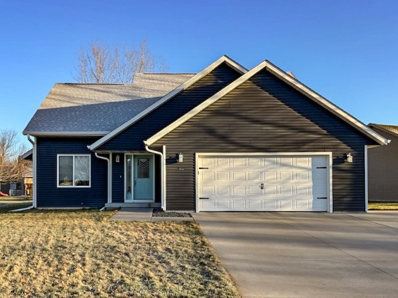 3316 Sanford Ln, Eau Claire, WI 54703