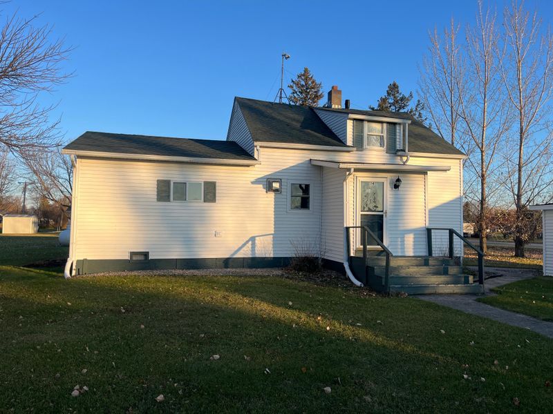 514 Adams Ave SW, Red Lake Falls, MN 56750