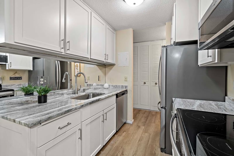 2800 Hamline Ave N #112, Roseville, MN 55113