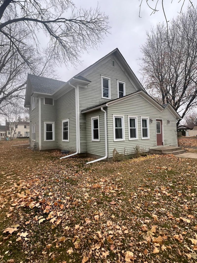 1188 Pine St, Dawson, MN 56232