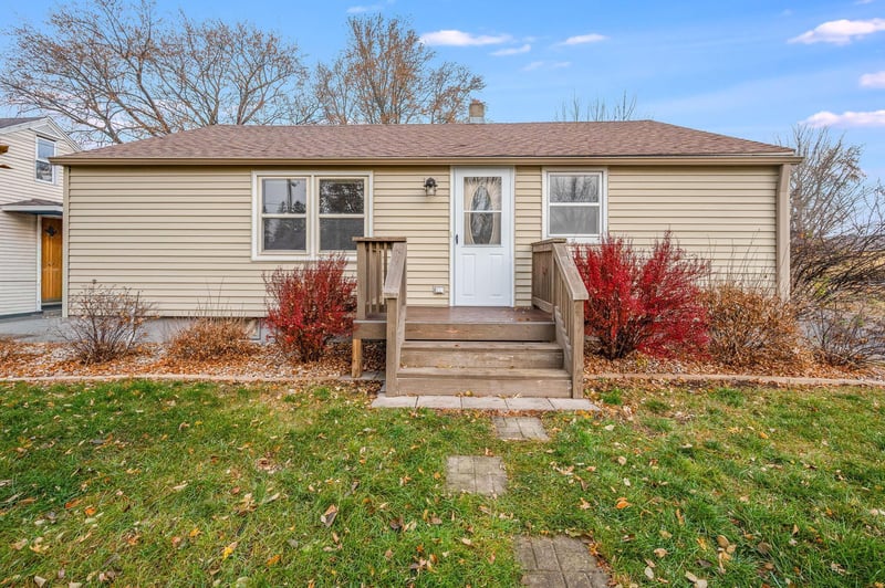300 Le Sueur Ave, Eagle Lake, MN 56024