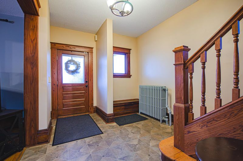 314 Bates Ave, Saint Paul, MN 55106