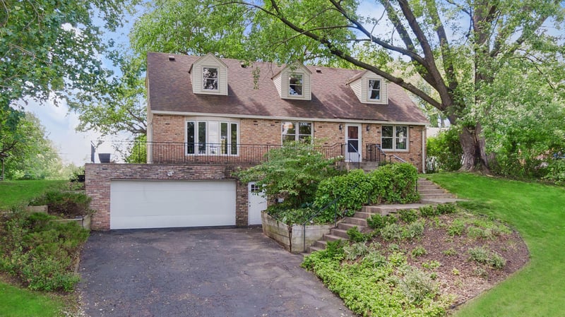 338 Mccarrons Blvd S, Roseville, MN 55113