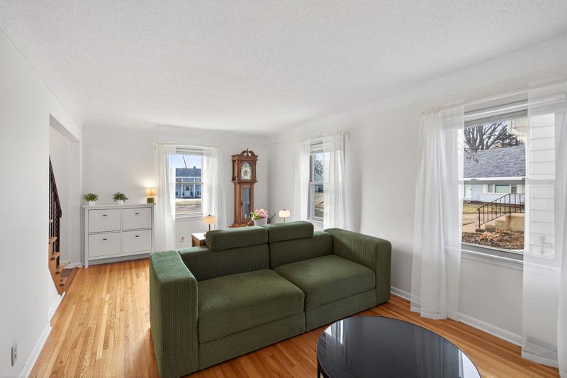 2067 Mesabi Ave, North Saint Paul, MN 55109