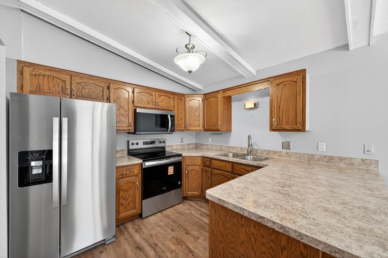 917 94th Ave NE, Blaine, MN 55434
