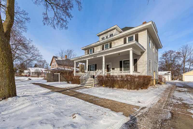 322 8th St NW, Faribault, MN 55021