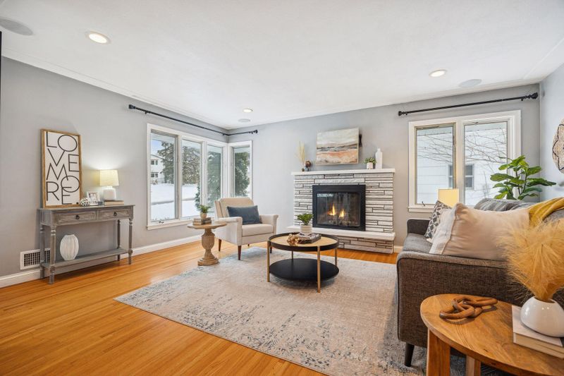 4917 Lantana Ln, Edina, MN 55435