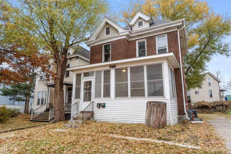 893 Hudson Rd, Saint Paul, MN 55106
