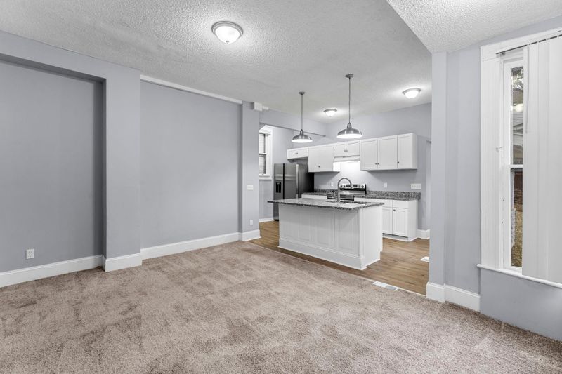 893 Hudson Rd, Saint Paul, MN 55106