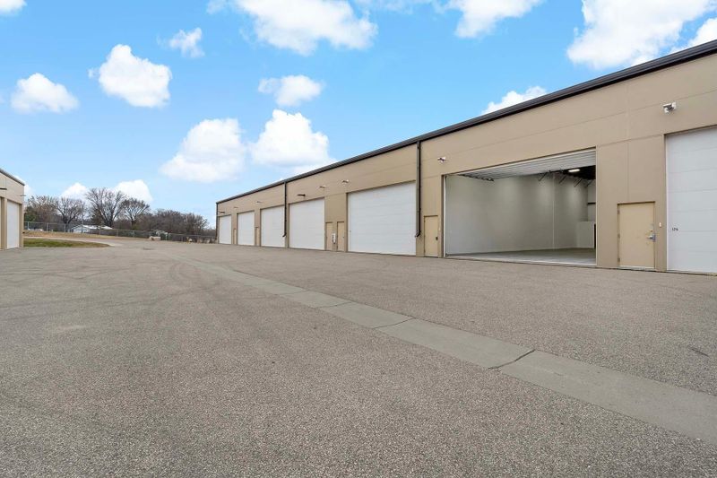 1822 115th St W #127, Shakopee, MN 55379