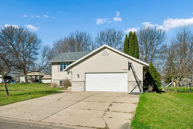 513 4th St SW, Saint Michael, MN 55376