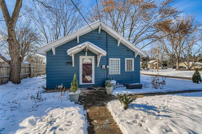 1728 Abell St, Maplewood, MN 55117