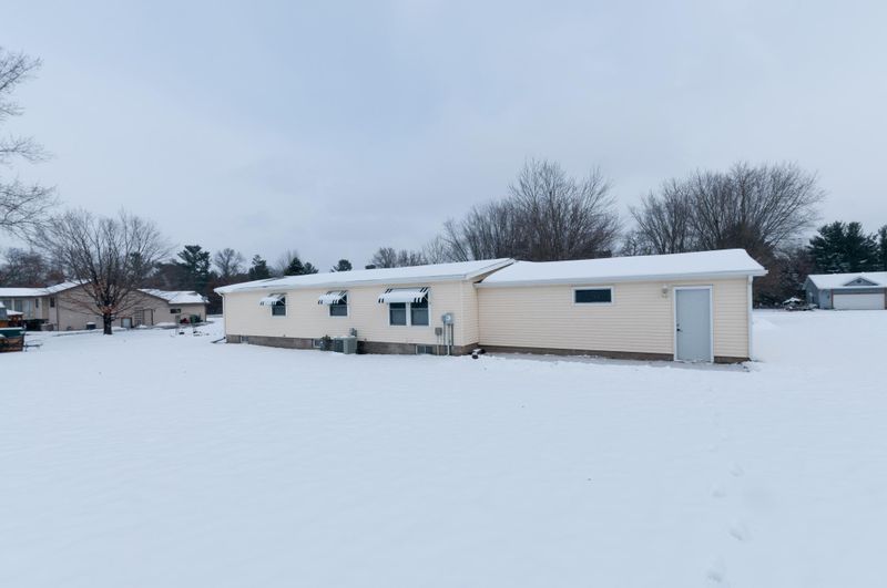 1412 Birchwood Ln, Eau Claire, WI 54703
