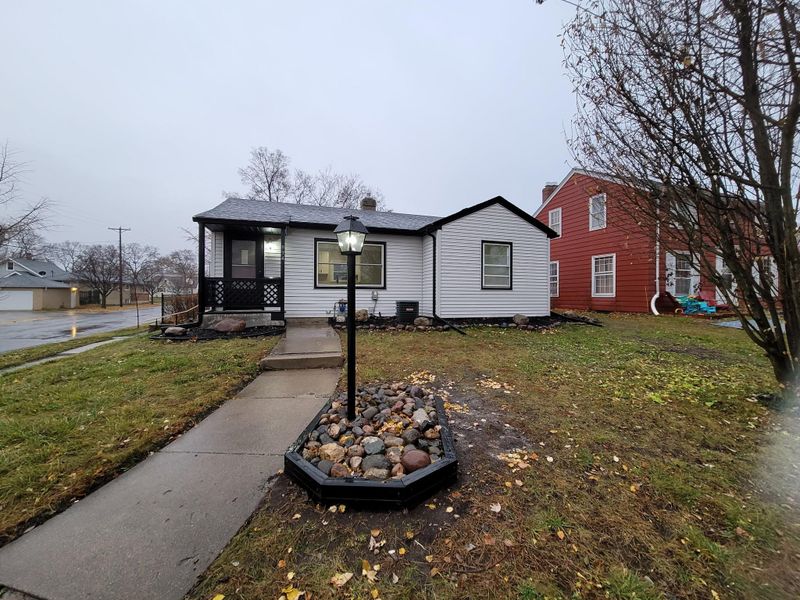 934 Orange Ave E, Saint Paul, MN 55106