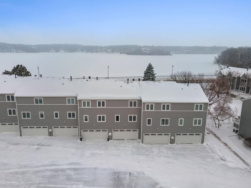 1595 W Wayzata Blvd #F, Long Lake, MN 55356