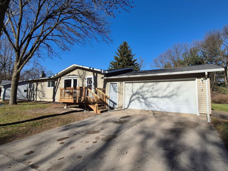 312 12th Ave NW, Waseca, MN 56093