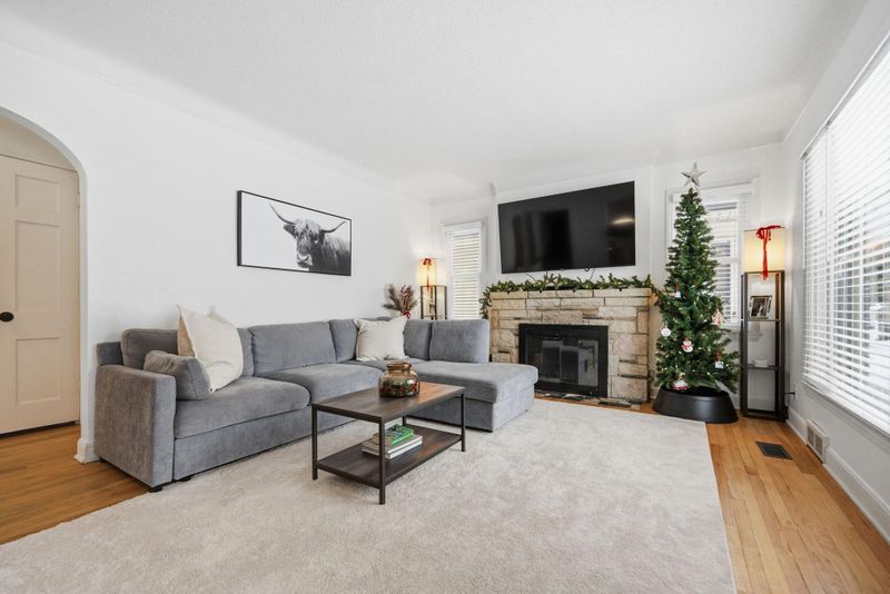 1380 Asbury St, Saint Paul, MN 55108