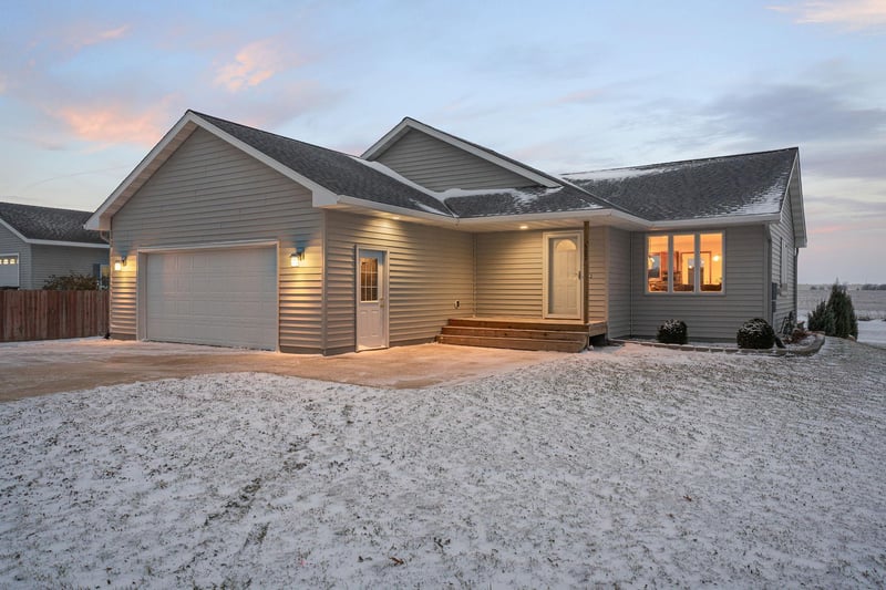 307 Cedar St NW, Brownsdale, MN 55918