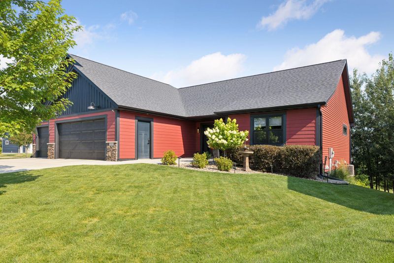 203 Vista Cir, River Falls, WI 54022