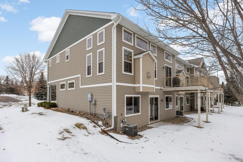 3190 Frontier Dr, Woodbury, MN 55129