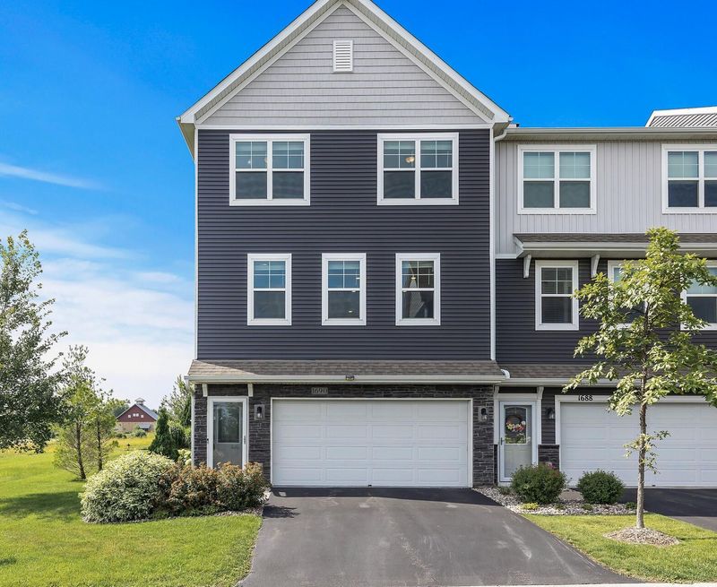 1690 Windigo Ln, Shakopee, MN 55379