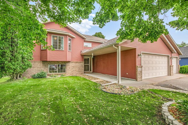 1419 Hillside Ct, Sauk Rapids, MN 56379