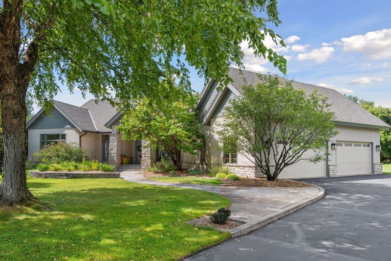2125 Carriage Ln, Wayzata, MN 55391