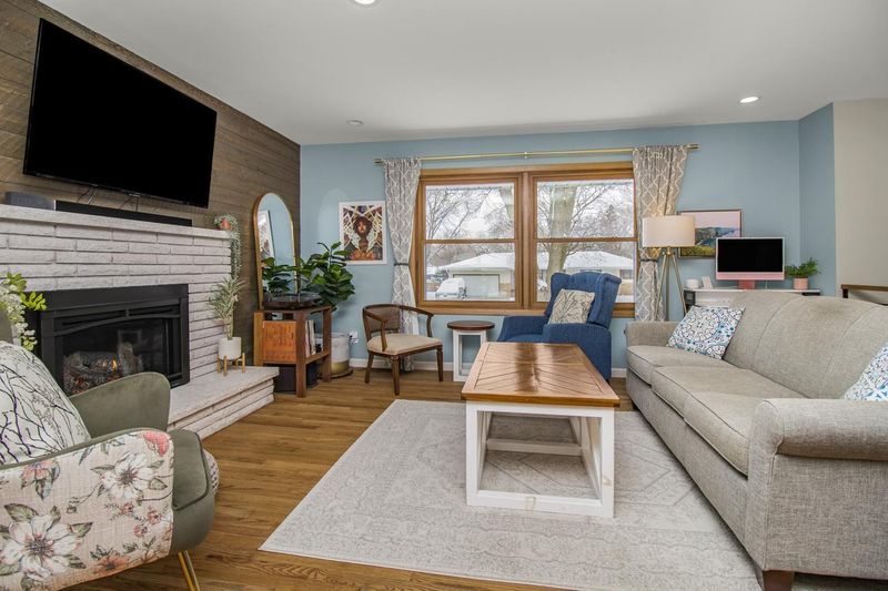 452 Terrace Dr, Roseville, MN 55113