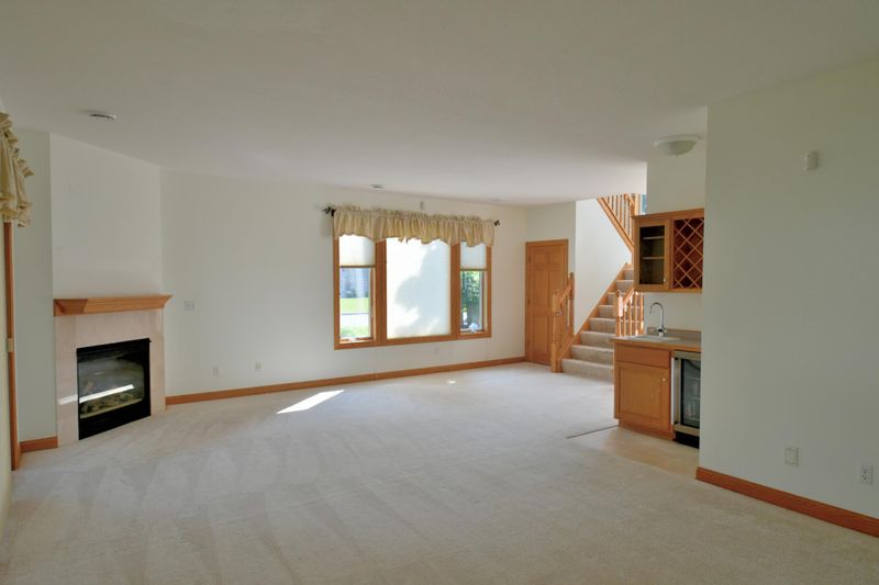 530 Lakeside Bay Dr S, Bayport, MN 55003