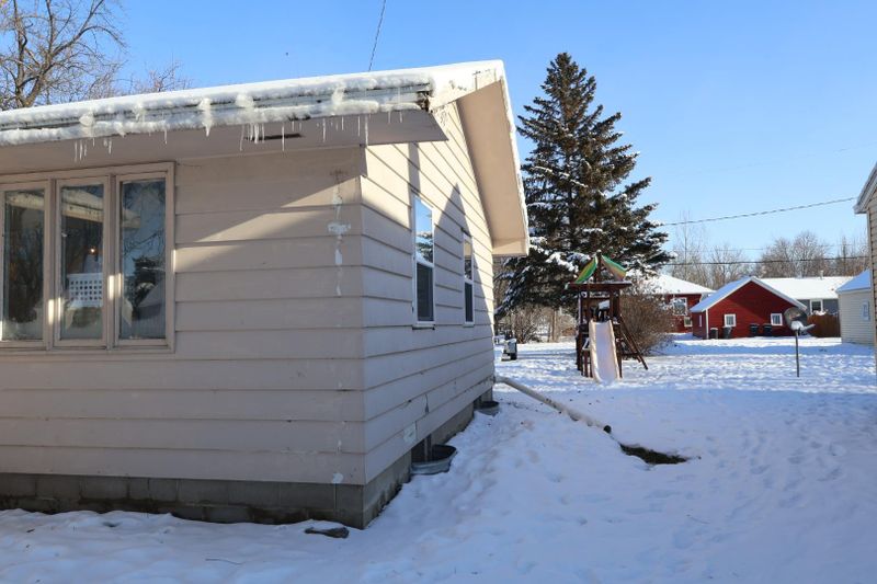 714 Lyndale Ave, Morris, MN 56267