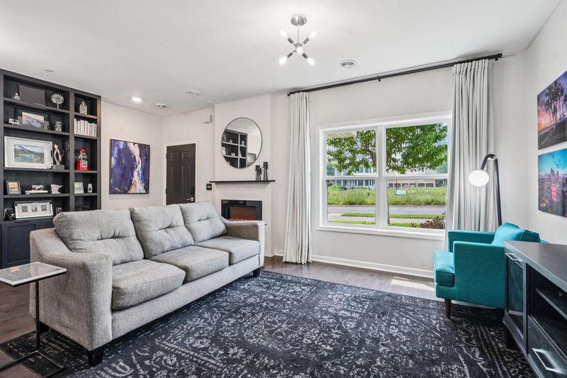 1006 Van White Memorial Blvd, Minneapolis, MN 55411