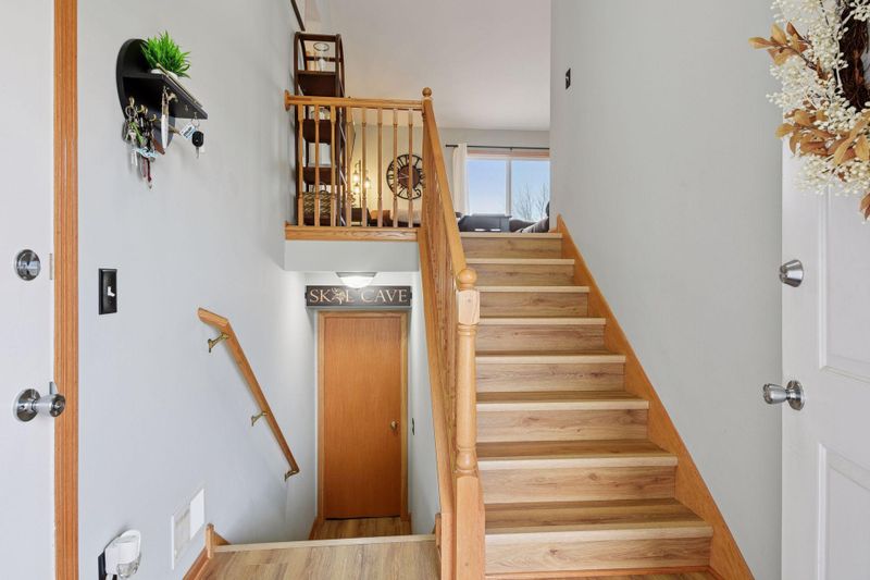 800 Orchard Cir, Belle Plaine, MN 56011