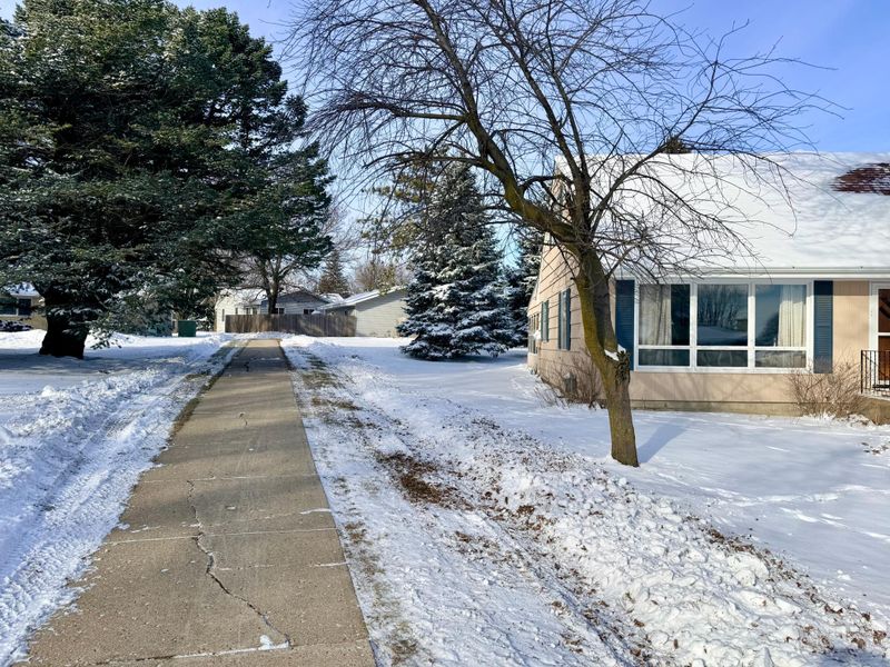 303 Lakehill Dr, Worthington, MN 56187