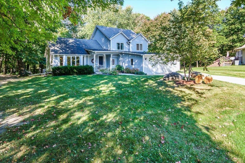 1045 Crest Ridge Ct, Mound, MN 55364