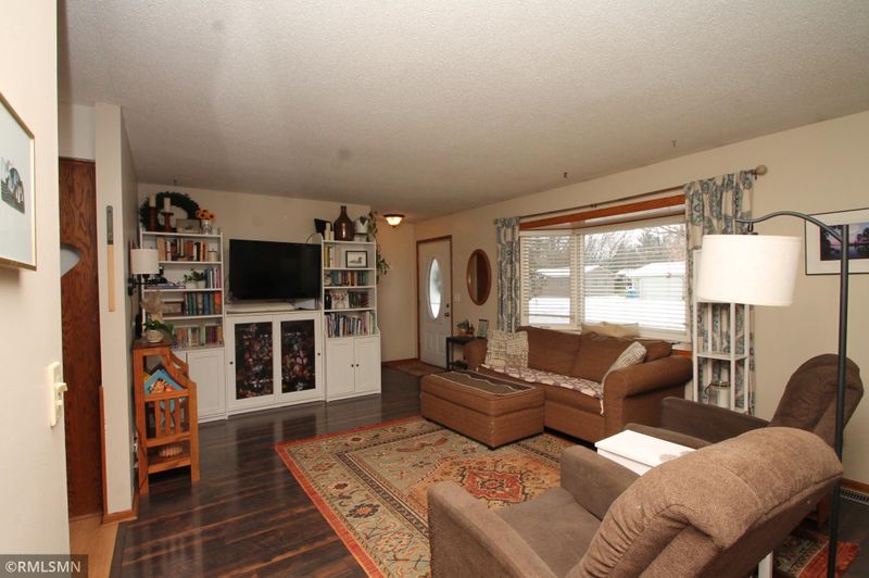 216 Maple Ln SW, Saint Michael, MN 55376