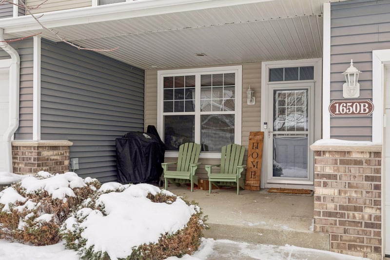 1650 White Pine Way #B, Carver, MN 55315