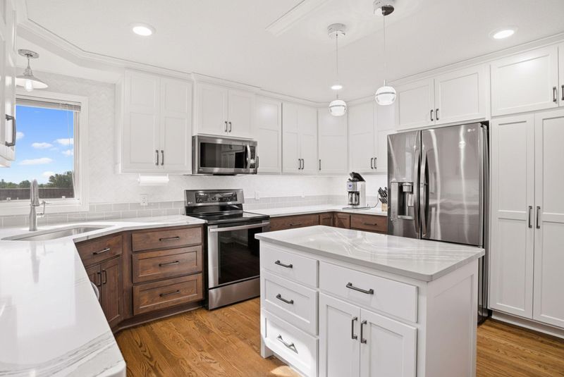 4081 Northview Ter, Eagan, MN 55123