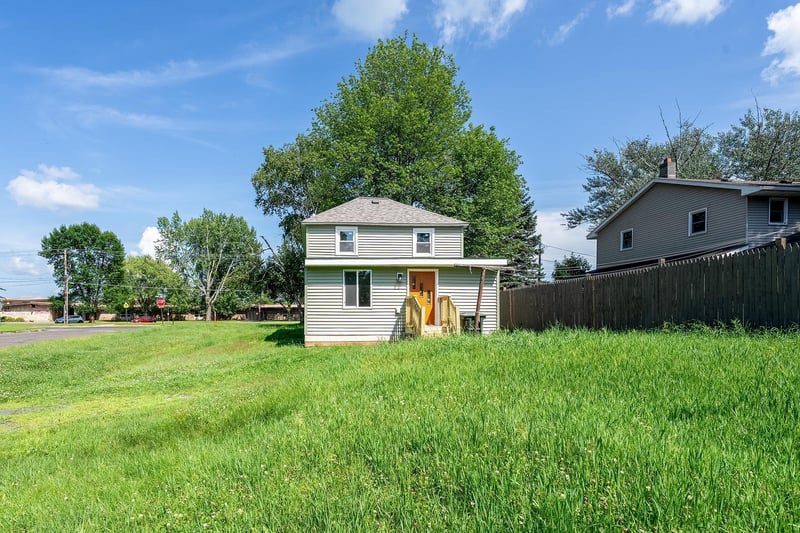 488 Minneapolis Ave S, Amery, WI 54001