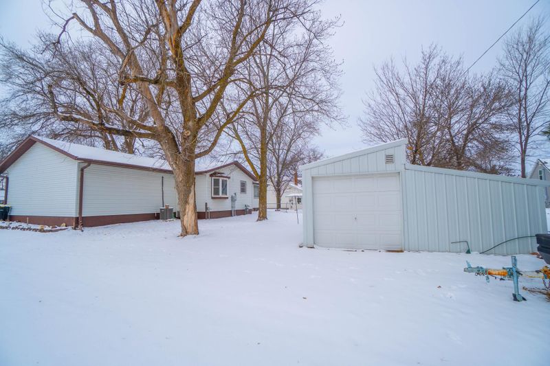 332 4th St NW, Perham, MN 56573