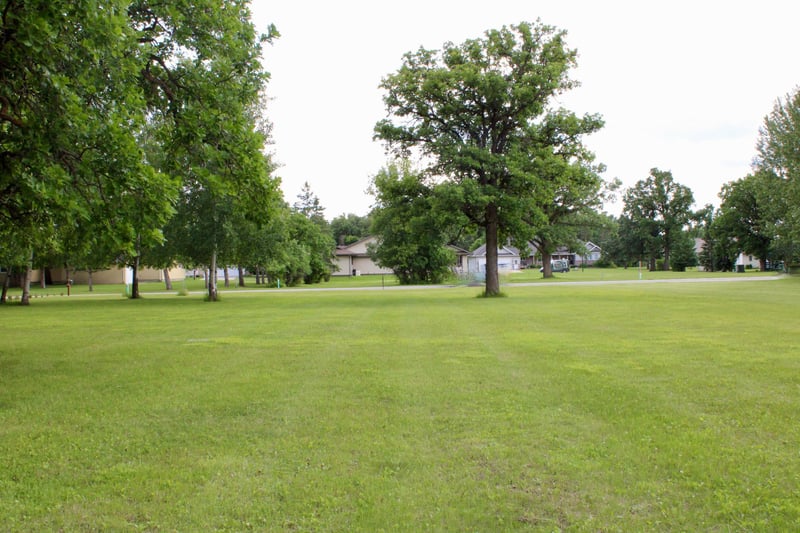 401 Robson Ct, Thief River Falls, MN 56701