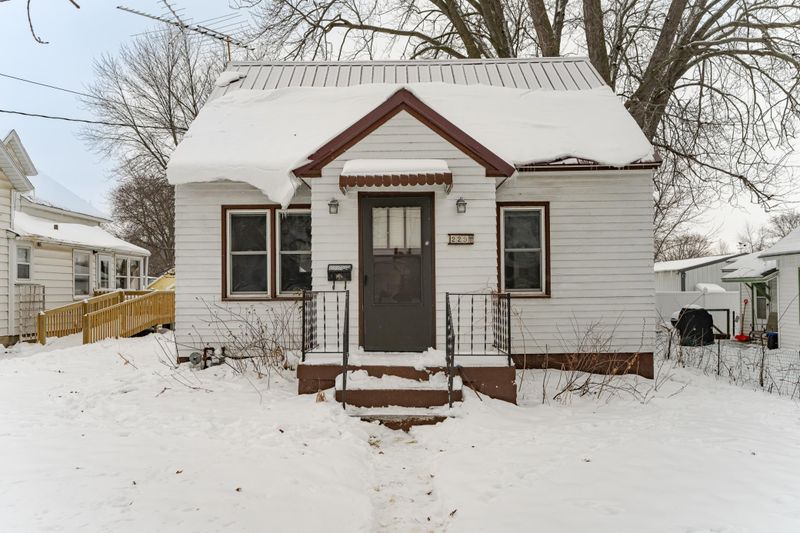 229 10th St NW, Rochester, MN 55901