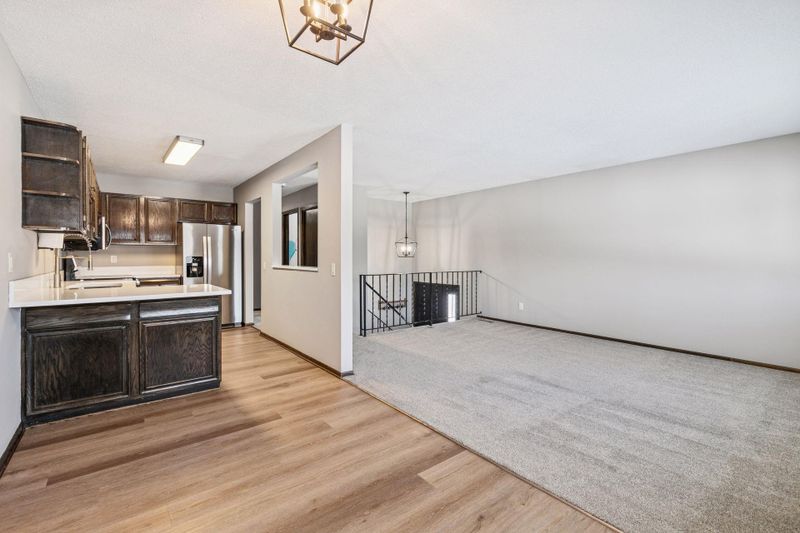 1118 E 145th St, Burnsville, MN 55337