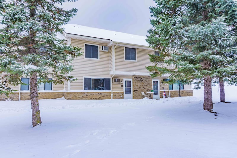 22 E 13th St, Waconia, MN 55387