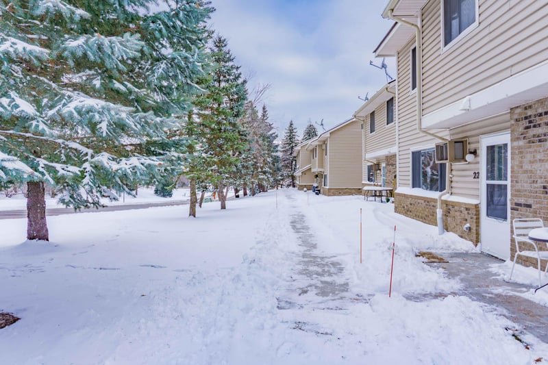 22 E 13th St, Waconia, MN 55387