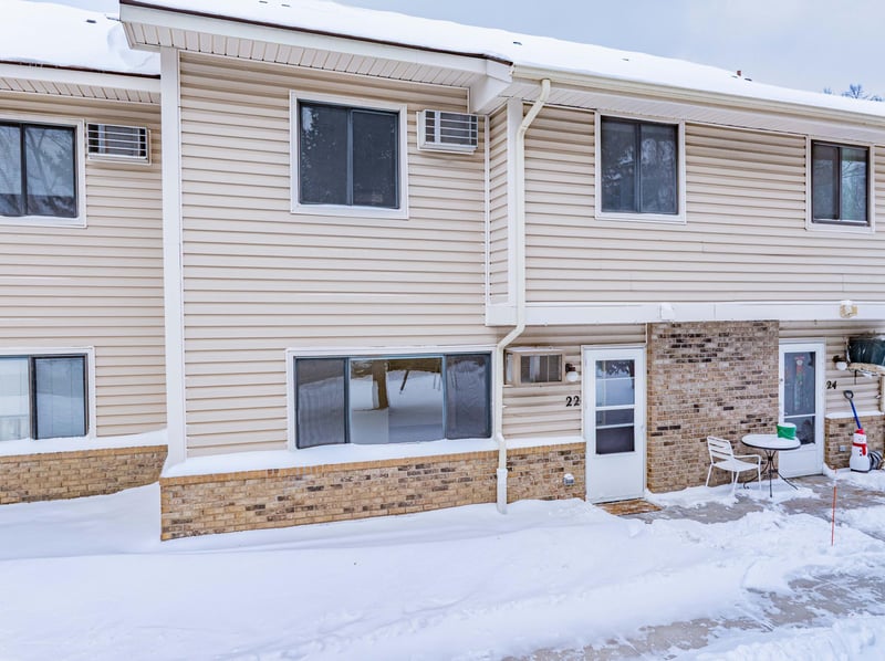 22 E 13th St, Waconia, MN 55387
