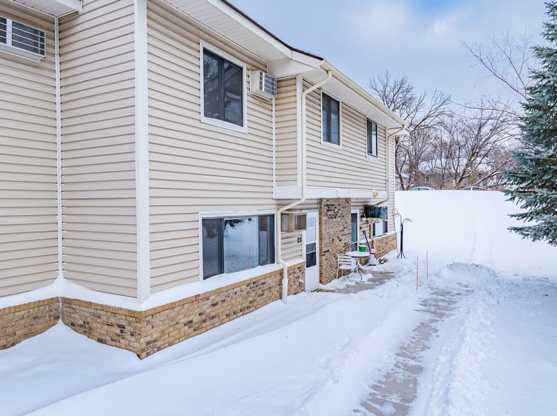 22 E 13th St, Waconia, MN 55387