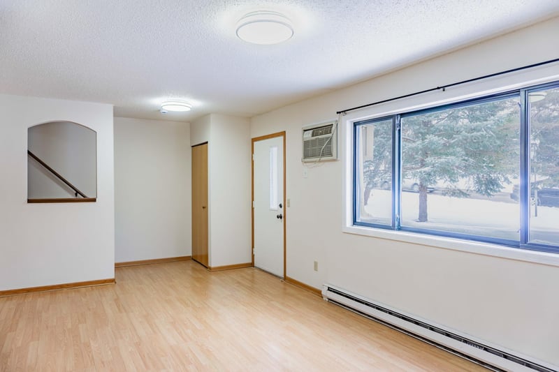 22 E 13th St, Waconia, MN 55387
