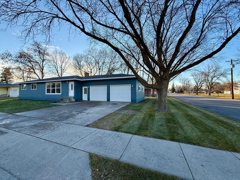 203 8th St SE, Barnesville, MN 56514