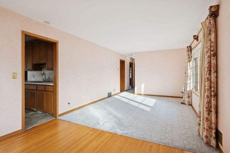 1312 E 93 1/2 St, Bloomington, MN 55425